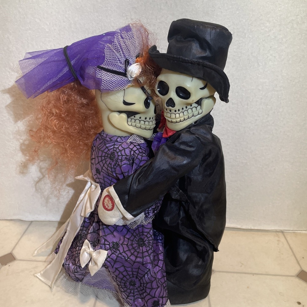Vintage Newly Deads Animatronic Skeleton WORKS Bride Groom Halloween Singing 90s